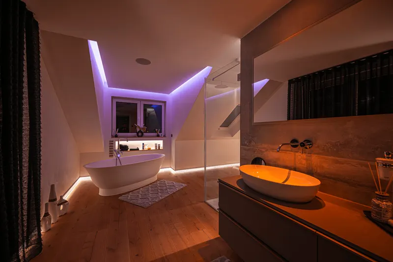 Bäder: Wellness und Klarheit, Lichtlösung im Projekt Design Interior